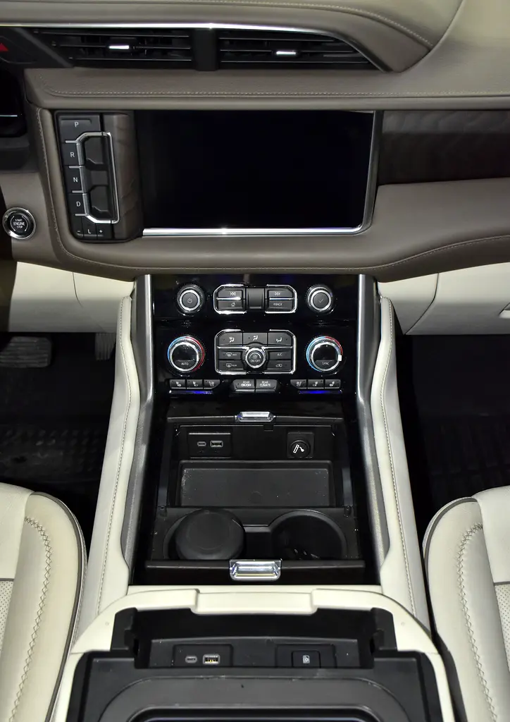 AED 3,867 EMi at 0% DP | GMC Yukon Denali ( 2023 Model ) in Black Color GCC Specs - Image 17