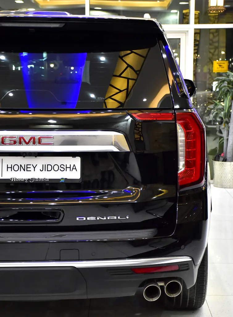 AED 3,867 EMi at 0% DP | GMC Yukon Denali ( 2023 Model ) in Black Color GCC Specs - Image 9