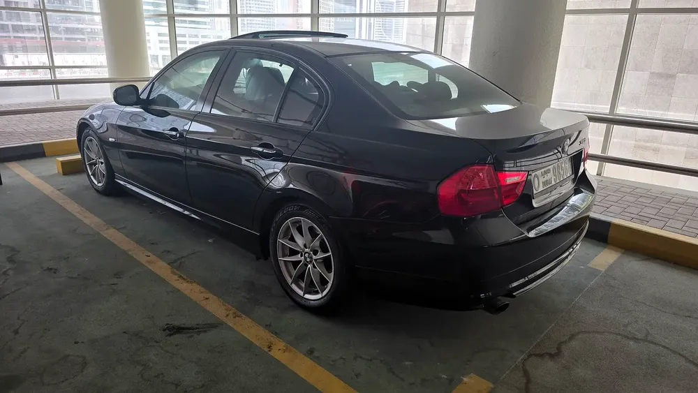 BMW 316i GCC Full Option | Original Paint | No Major Accidents - Image 4