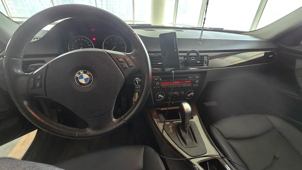 BMW 316i GCC Full Option | Original Paint | No Major Accidents - Image 6