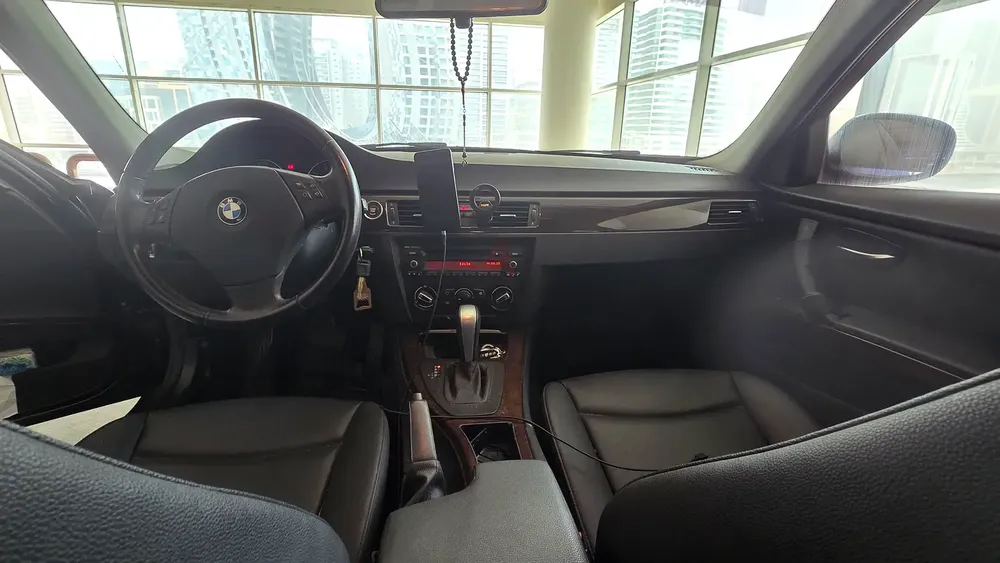 BMW 316i GCC Full Option | Original Paint | No Major Accidents - Image 7
