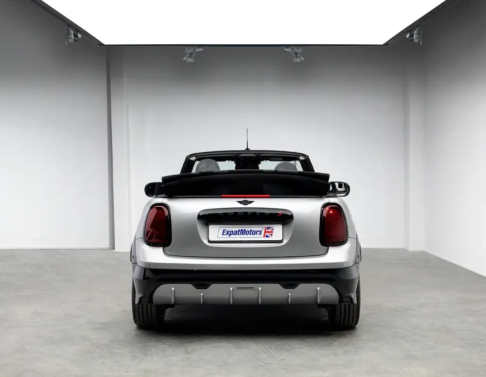Low Mileage • FDSH • Mini Warranty + Service Contract • GCC - Image 5