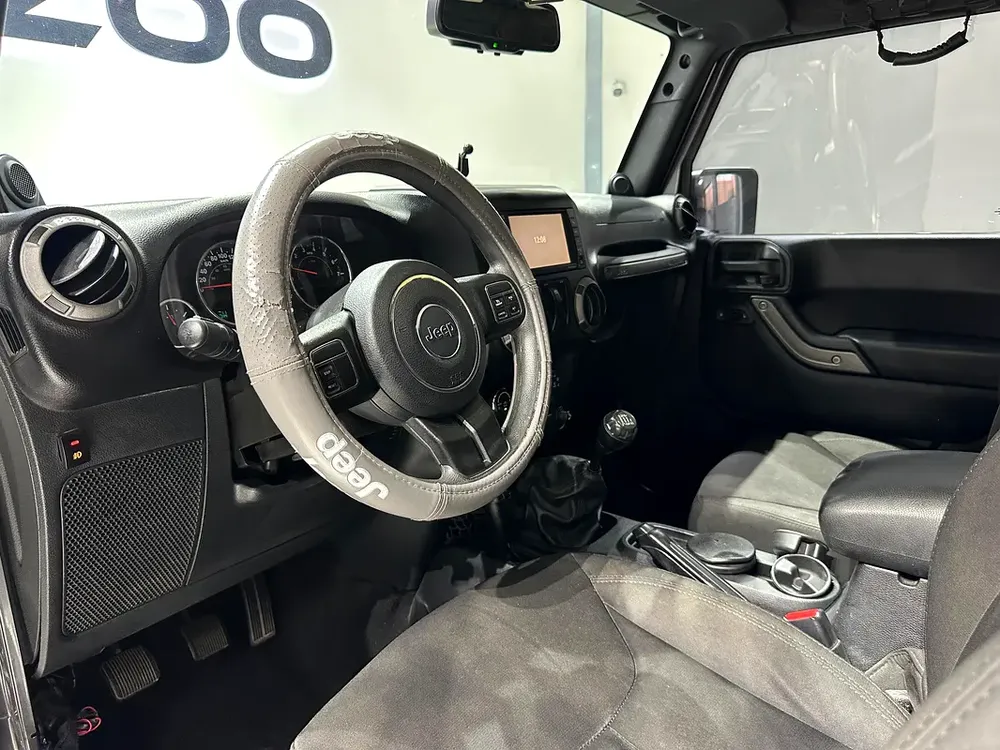 Jeep Wrangler Sports 2014/Manual Transmission/GCC - Image 11