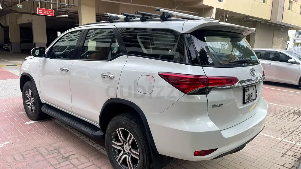 Toyota Fortuner 2023 GXR GCC | Excellent Condition | Low KM | Family SUV - Image 4