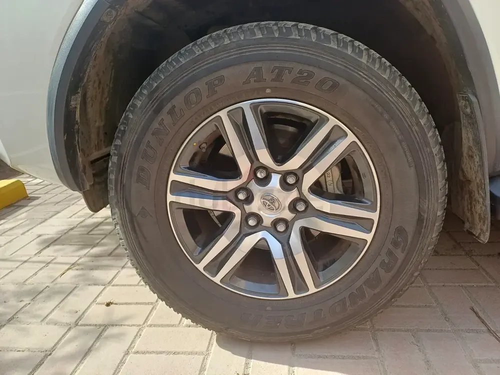 Toyota Fortuner 2023 GXR GCC | Excellent Condition | Low KM | Family SUV - Image 9