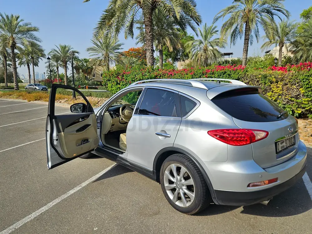Infiniti QX50 Luxury 2015 3.7L V6 | GCC Specs | Lady Expat Owner | EXCELLENT condition - Image 11