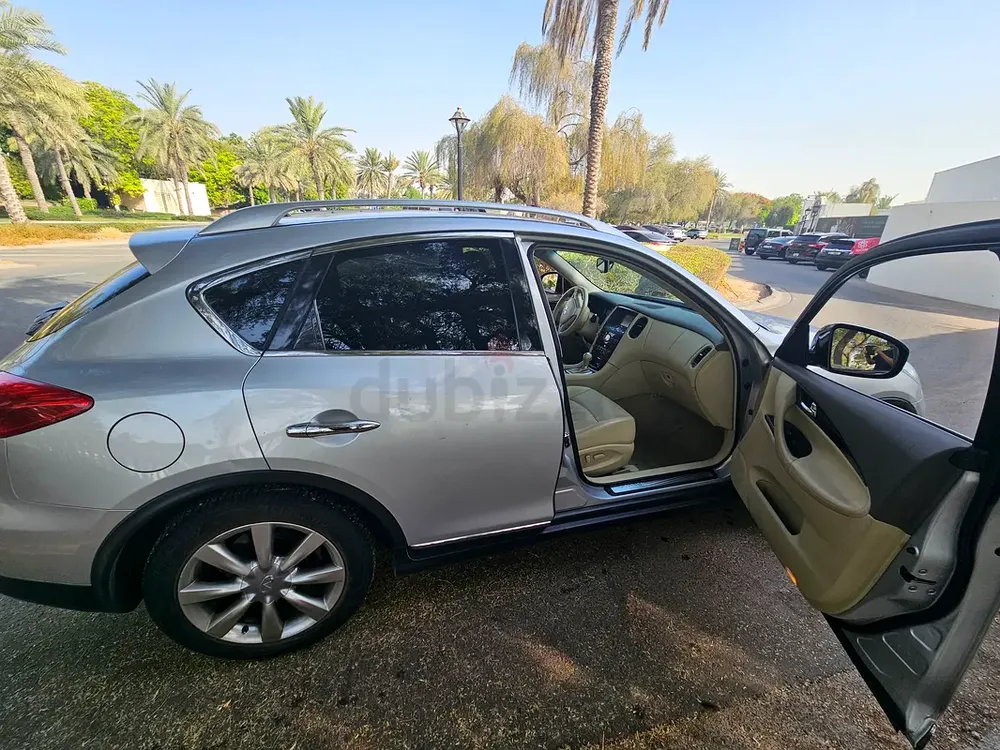 Infiniti QX50 Luxury 2015 3.7L V6 | GCC Specs | Lady Expat Owner | EXCELLENT condition - Image 4
