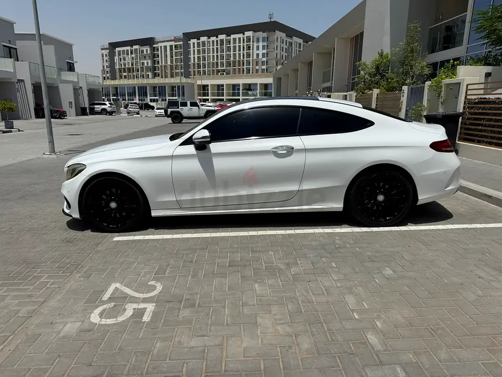 2017 Mercedes-Benz C200 Coupe | GCC Specs | Pristine Condition - Image 4