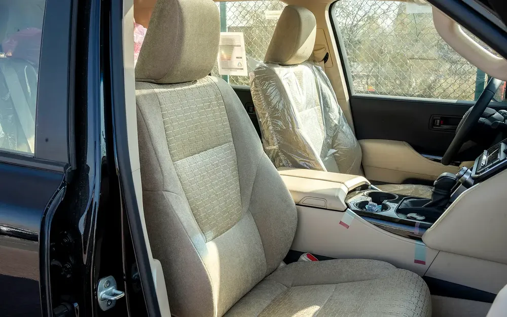 Toyota Land Cruiser GXR 3.5L petrol 2026 with sunroof and 360 camera - Image 11