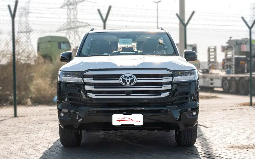 Toyota Land Cruiser GXR 3.5L petrol 2026 with sunroof and 360 camera - Image 4