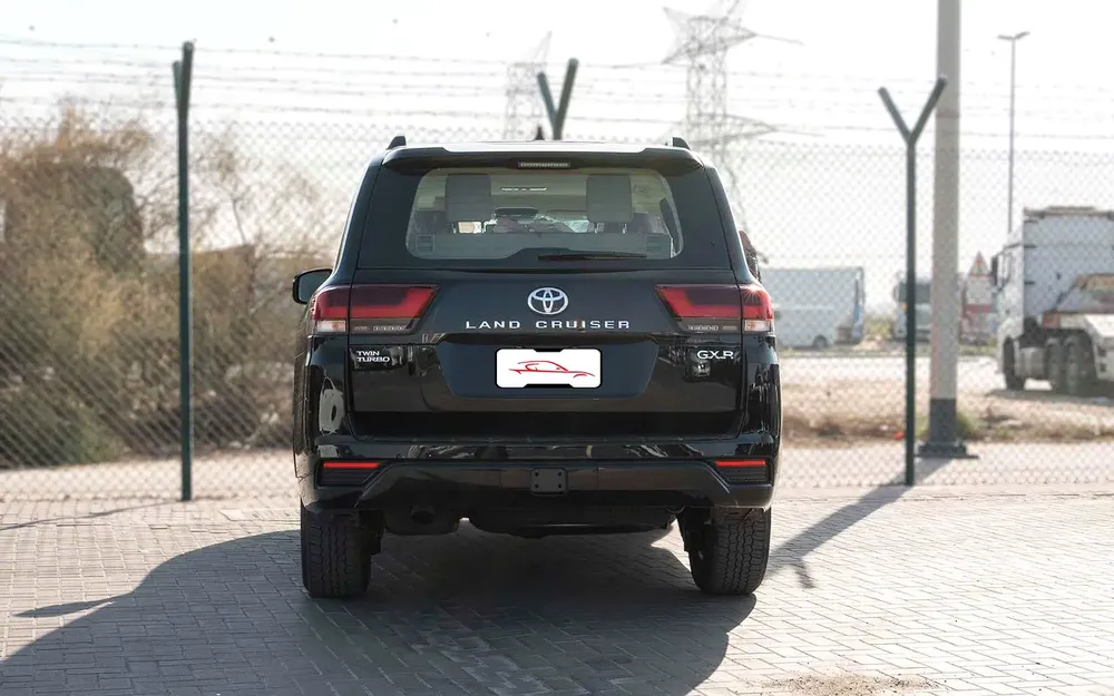 Toyota Land Cruiser GXR 3.5L petrol 2026 with sunroof and 360 camera - Image 5