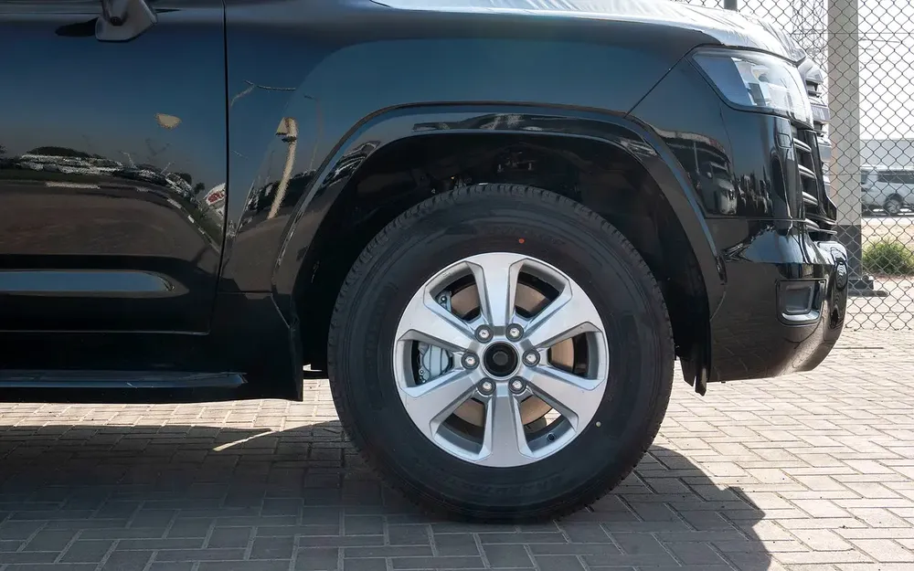Toyota Land Cruiser GXR 3.5L petrol 2026 with sunroof and 360 camera - Image 6