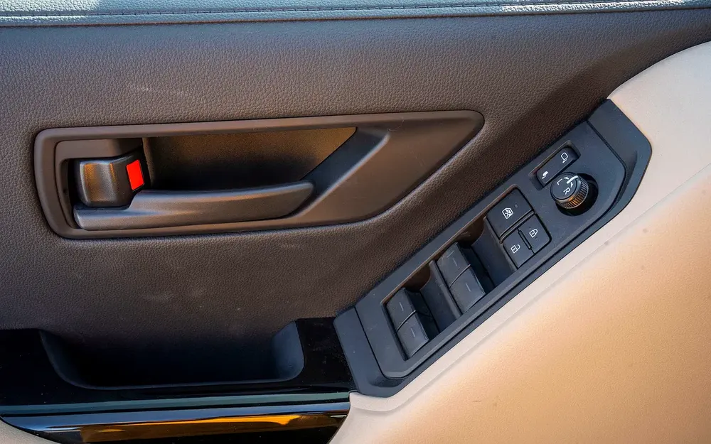 Toyota Land Cruiser GXR 3.5L petrol 2026 with sunroof and 360 camera - Image 9