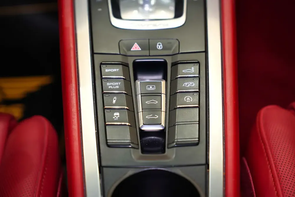 2014 Porsche 911 Carrera 4s / GCC - Image 10