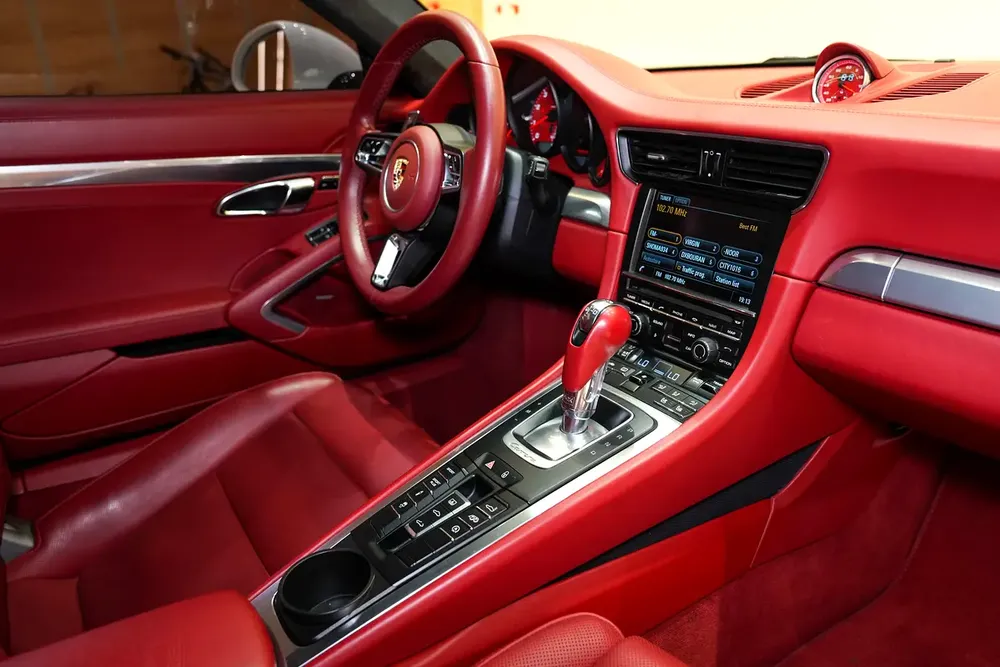 2014 Porsche 911 Carrera 4s / GCC - Image 9