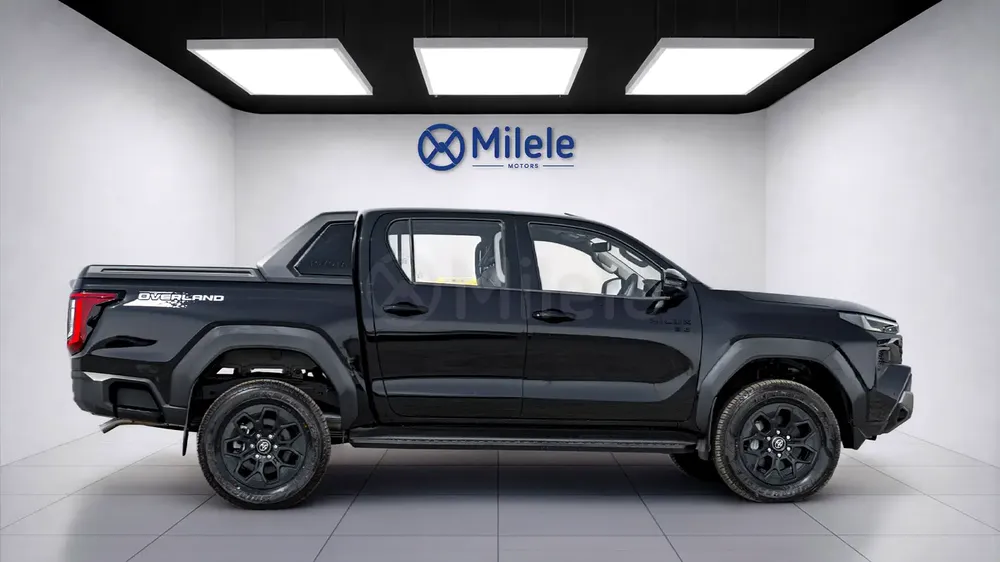 TOYOTA HILUX TRAVO OVERLAND PLUS - Image 4