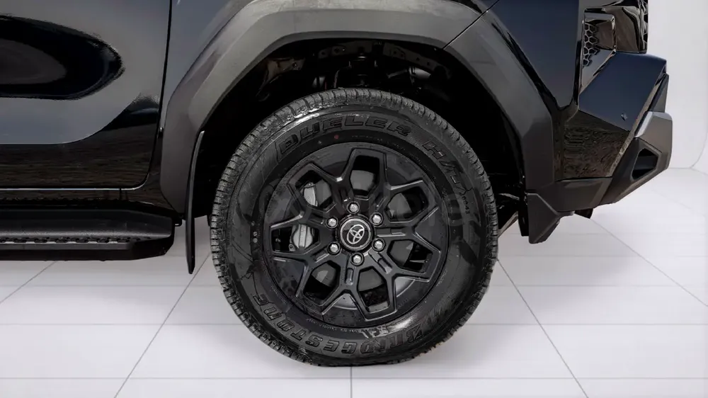 TOYOTA HILUX TRAVO OVERLAND PLUS - Image 5