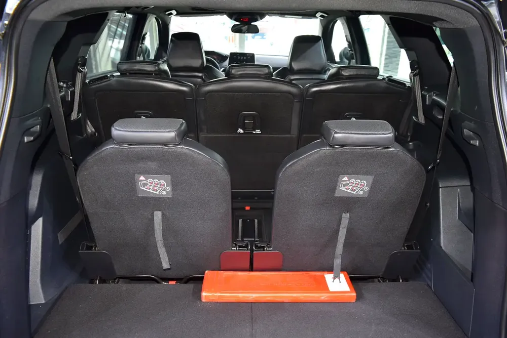 GT-Line | GCC Specs | Single Owner | Service History | Full Option | Accident Free - Image 13