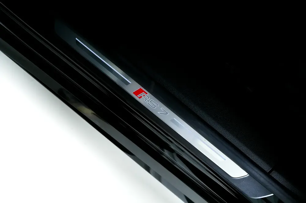 Audi RS7-Carbon Fiber Package-Audi Ceramic Braking System-Red Calipers-Premium Leather Interior - Image 15