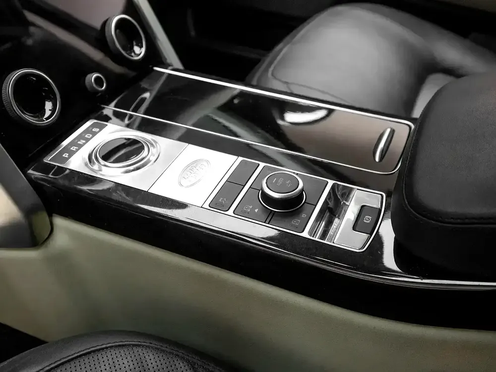2019 | Range Rover | Vogue | P400e - Image 16