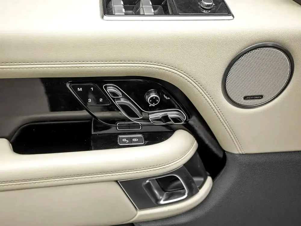 2019 | Range Rover | Vogue | P400e - Image 17