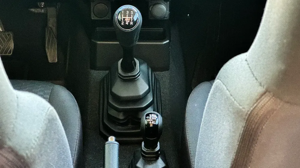 Suzuki Jimny GL Manual Transmission 2025 GCC Agency Warranty Full Service History GCC 1.5L - Image 16