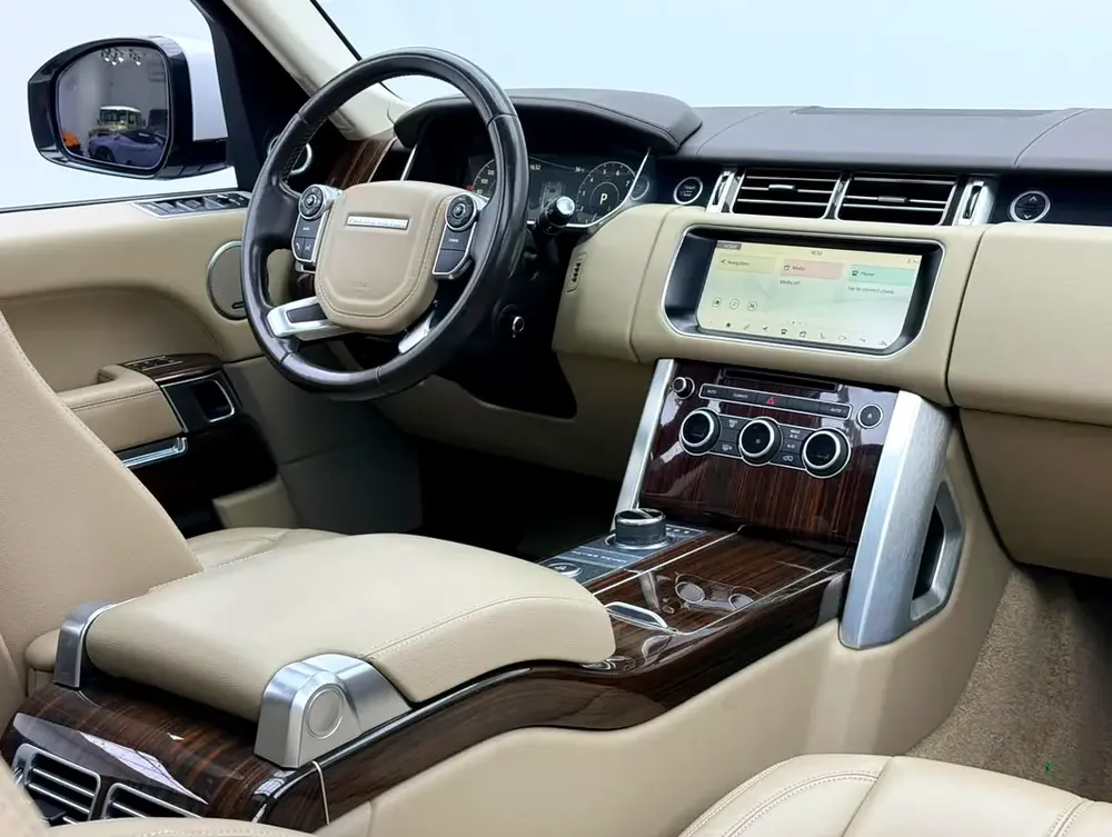 2017 Range Rover Vogue HSE Supercharged, Warranty, Full RR Service History, Fully Loaded, GCC - Image 11