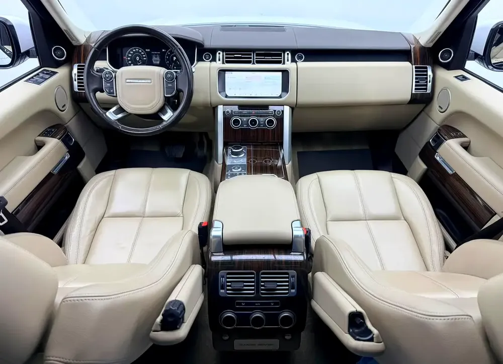 2017 Range Rover Vogue HSE Supercharged, Warranty, Full RR Service History, Fully Loaded, GCC - Image 13