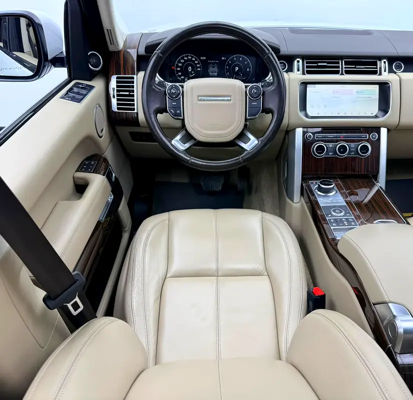 2017 Range Rover Vogue HSE Supercharged, Warranty, Full RR Service History, Fully Loaded, GCC - Image 14