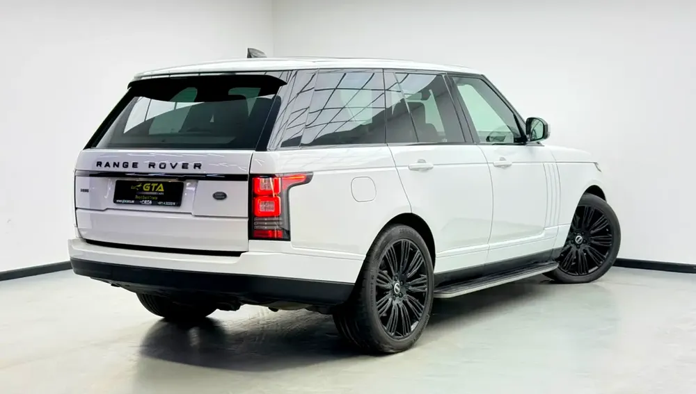2017 Range Rover Vogue HSE Supercharged, Warranty, Full RR Service History, Fully Loaded, GCC - Image 4