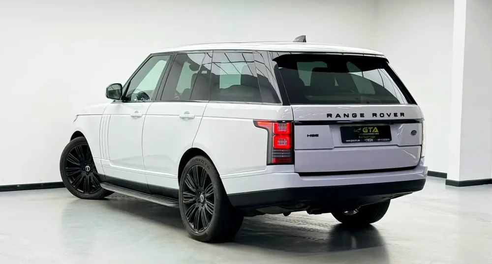 2017 Range Rover Vogue HSE Supercharged, Warranty, Full RR Service History, Fully Loaded, GCC - Image 6