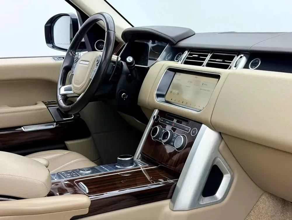 2017 Range Rover Vogue HSE Supercharged, Warranty, Full RR Service History, Fully Loaded, GCC - Image 7