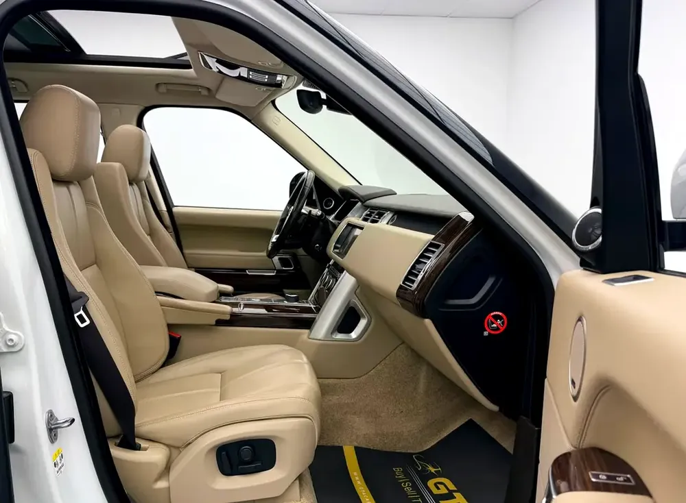 2017 Range Rover Vogue HSE Supercharged, Warranty, Full RR Service History, Fully Loaded, GCC - Image 9