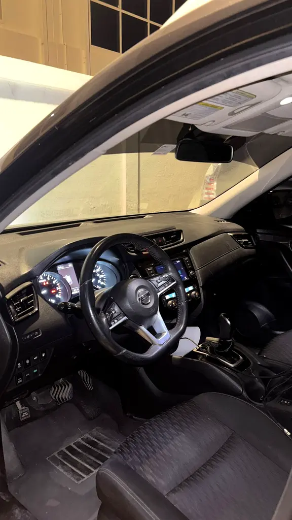 2019 Nissan Rogue SV AWD - Excellent  Condition - Image 5