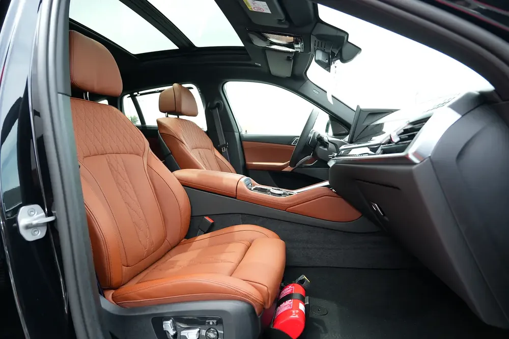 Brand New \ BMW X6 M60i 2026 \ Black \ GCC Specs - Image 11