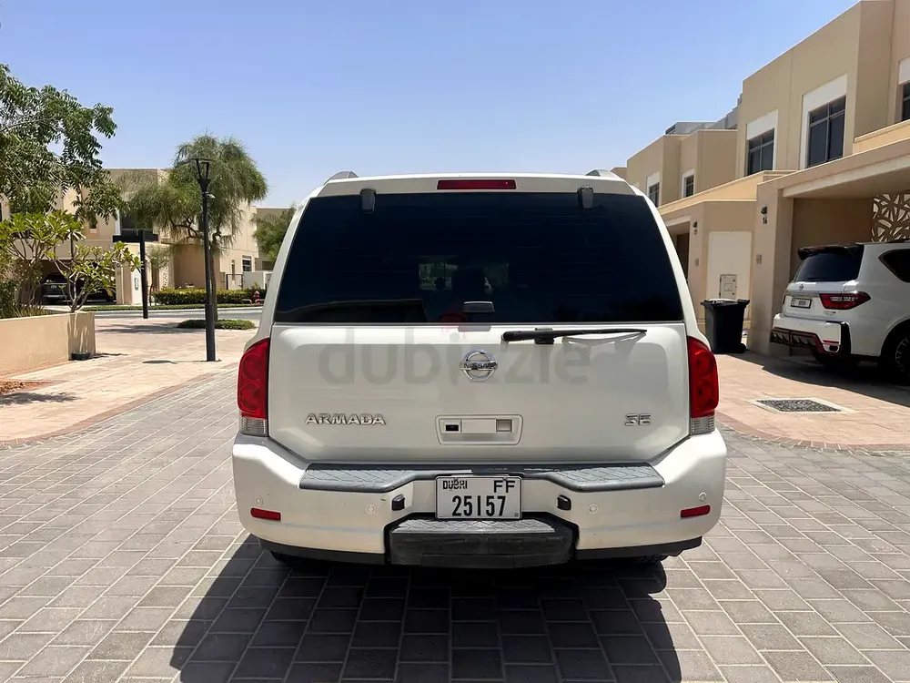British expat selling my own family car Well Maintained Nissan Armada SE 2009 | GCC Specs - Image 4