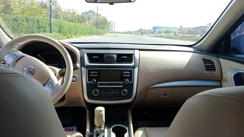 Nissan Altima SV 2017 GCC Specs Lady driven - Image 15