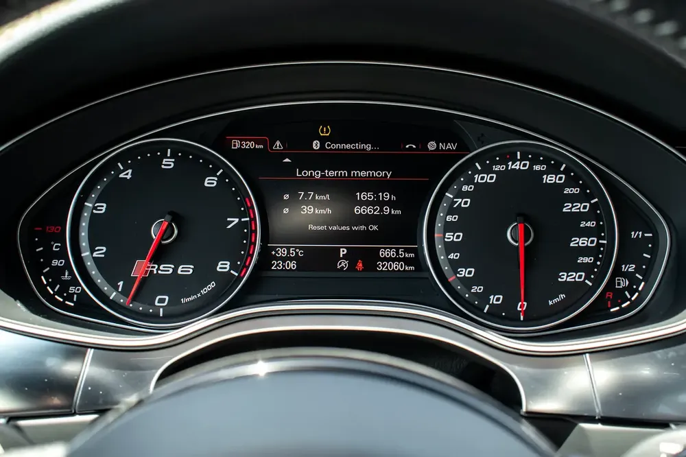 2014 - AUDI RS6 - SUPER CLEAN - LIKE NEW - ONLY 32,000 KM - Image 11