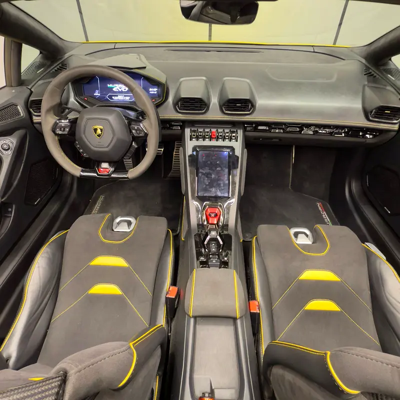 Lamborghini Huracan EVO Spyder 2023 - European Specs - Image 10