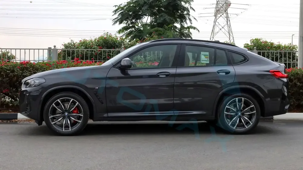( Only For Export ) 2025 BMW X4 xDrive 30i M 2.0T GCC BRAND NEW - Image 20
