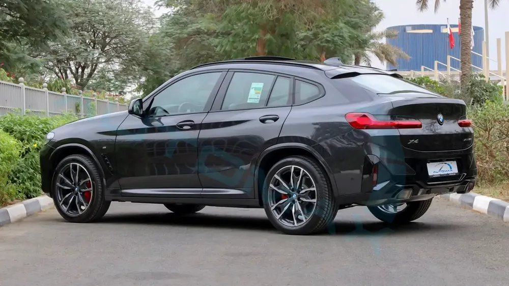 ( Only For Export ) 2025 BMW X4 xDrive 30i M 2.0T GCC BRAND NEW - Image 5