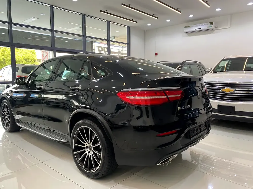 Very nice car Mercedes GLC250 Coupe model 2019 GCC - Image 9