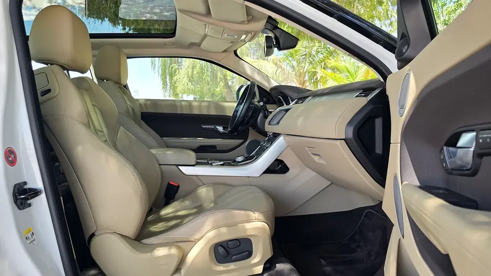 Land Rover Range Rover Evoque Prestige 2015 - GCC Specs - Excellent Condition - Image 12