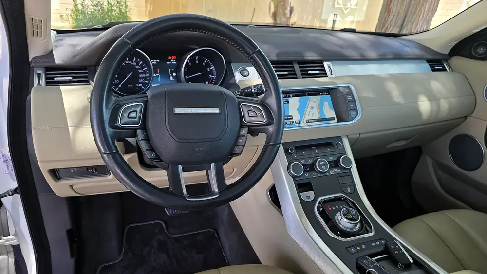 Land Rover Range Rover Evoque Prestige 2015 - GCC Specs - Excellent Condition - Image 15