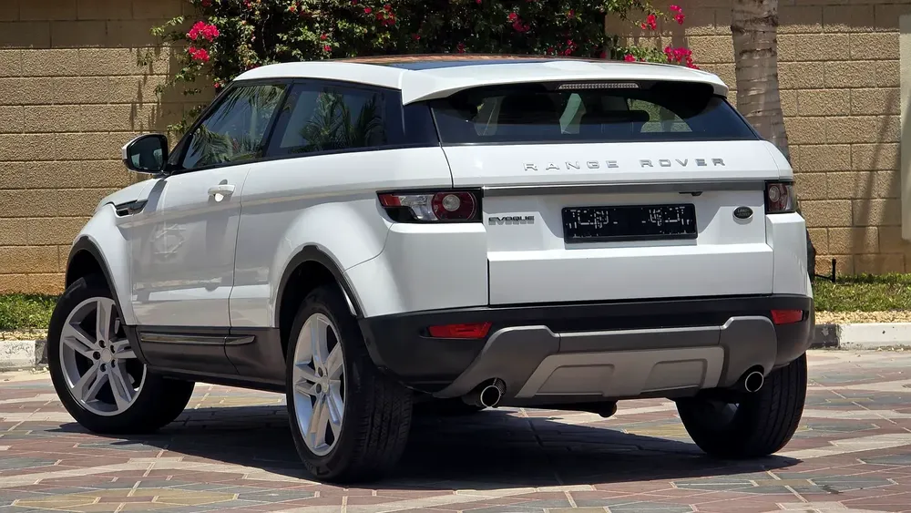Land Rover Range Rover Evoque Prestige 2015 - GCC Specs - Excellent Condition - Image 4