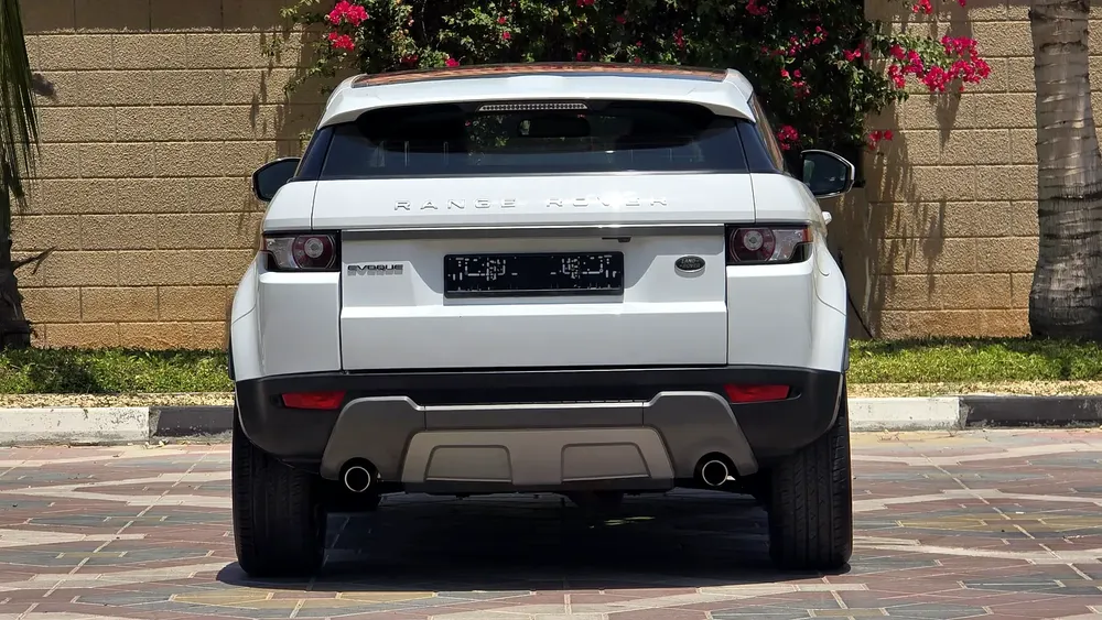 Land Rover Range Rover Evoque Prestige 2015 - GCC Specs - Excellent Condition - Image 6