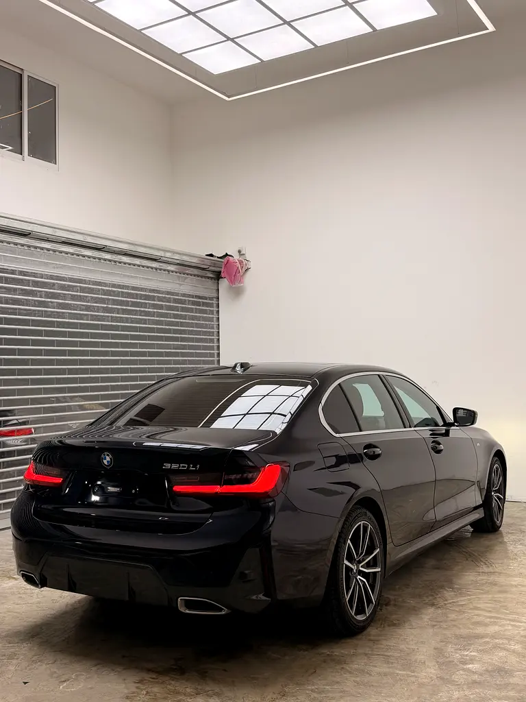 BMW 320i xDrive 2023 - GCC Resale-Chinese Specs - Image 10