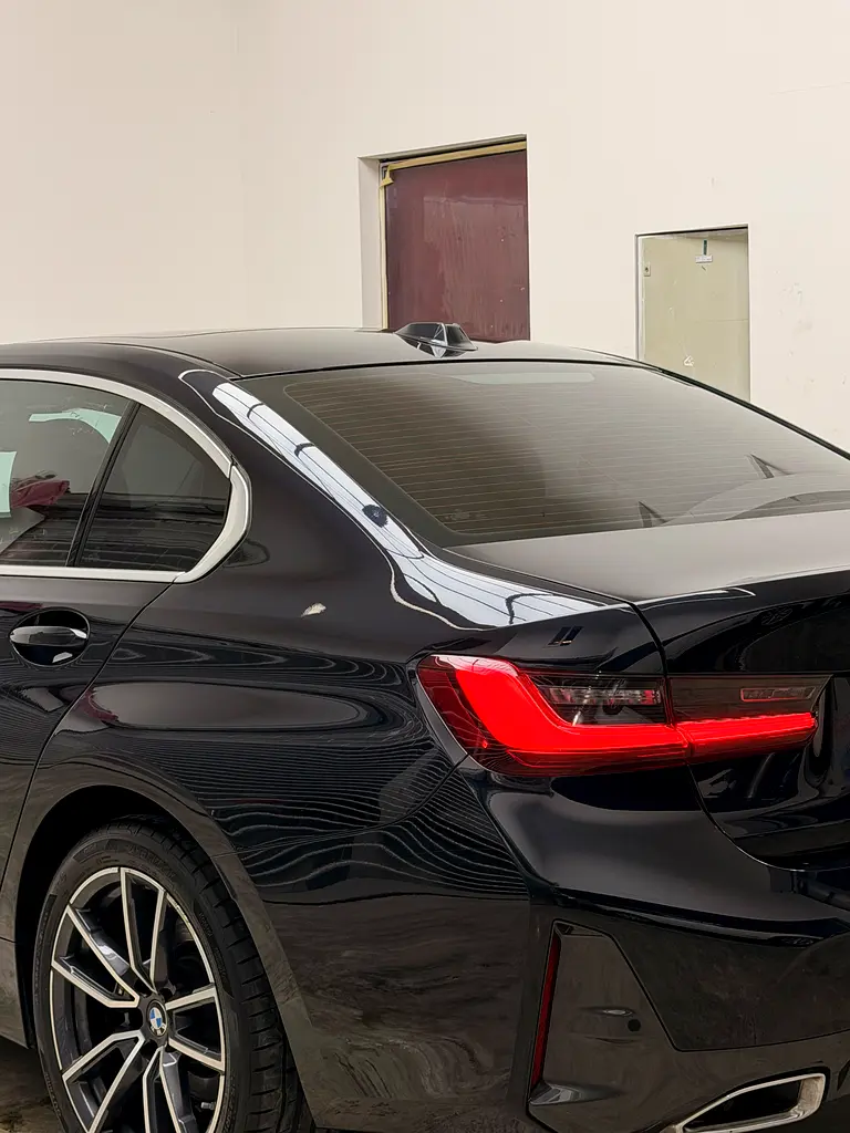 BMW 320i xDrive 2023 - GCC Resale-Chinese Specs - Image 11