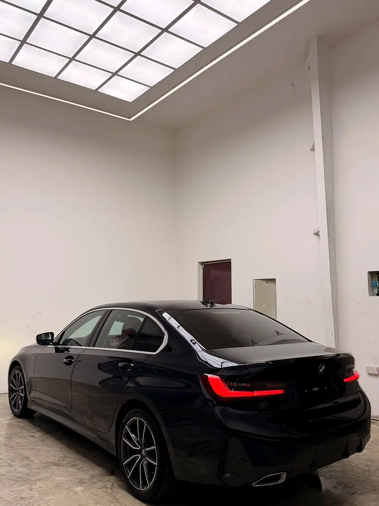 BMW 320i xDrive 2023 - GCC Resale-Chinese Specs - Image 12