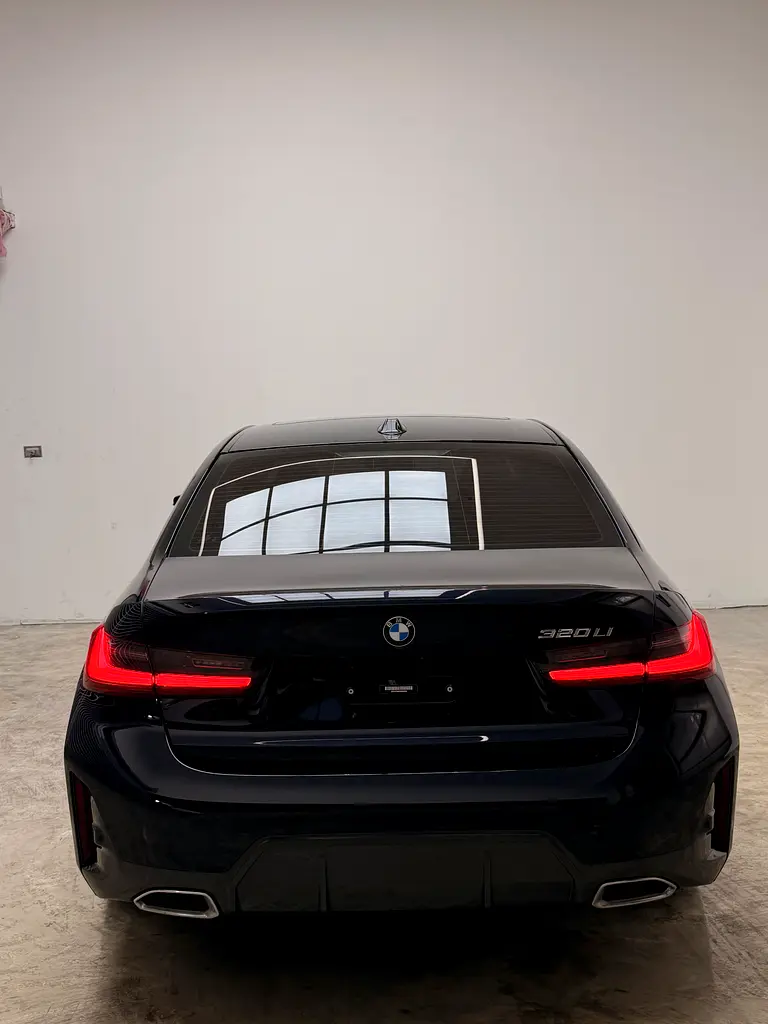 BMW 320i xDrive 2023 - GCC Resale-Chinese Specs - Image 13